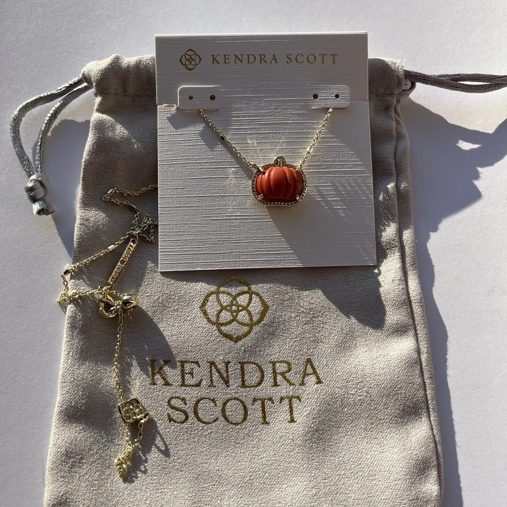 ✨🎃New Kendra Scott Pumpkin Necklace Gold Plated In Orange Mother of Pearl🎃✨